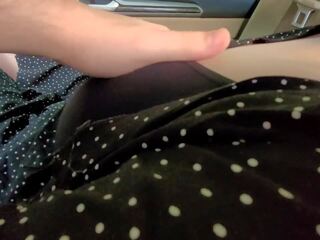 Es picked augšup svešinieks un ļaut viņam pieskarties mans liels krūtis uz the automašīna pirms viņš fucked mani