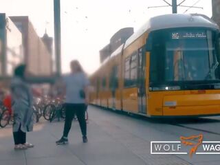 Velho homem satisfaz letã jovem grávida mina em berlin lobo wagner wolfwagner.love adulto vídeo espectáculos