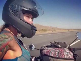 Felicity feline motorcycle arap sigara aprilia içinde boşalma sırılsıklam