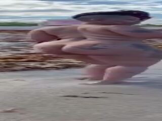 Nagy csizmás meztelen tengerpart séta, ingyenes nagy meztelen trágár film a2 | xhamster