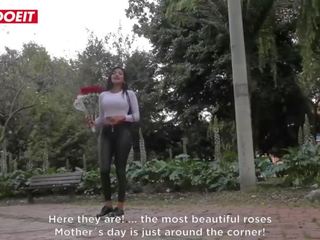 Letsdoeit - колумбійський брюнетка приймає секс над троянди