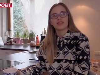 Letsdoeit - wonderbaar tiener houdt masturberen in voorzijde van camera