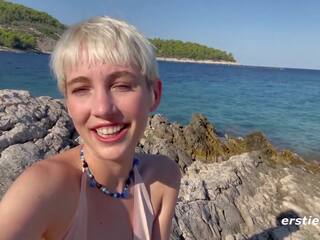 Ersties - pleasant annika การเล่น ด้วย ตัวเธอเอง บน a ร้อน ชายหาด ใน croatia