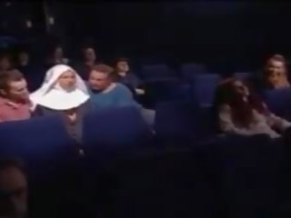 שלך נזירה fucka ב ה קולנוע