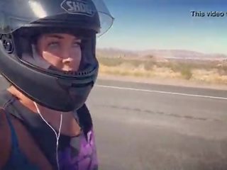 Felicity feline motorcycle jana sürmek aprilia in lifçik