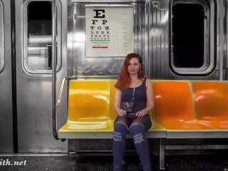 掀裙 閃爍 在 subway — virtual 現實 同 jeny smith