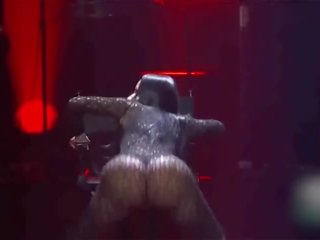 Nicki Minaj Dances in her Thongs and Bikinis so you can Jackoff to her Body