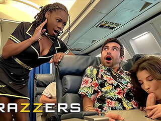 בר מזל מקבל מזוין עם flight attendant לוּז grace ב פרטי כאשר lasirena69 מגיע & joins ל א first-rate שלישיה - brazzers
