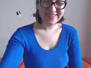 Séduisant brunette en lunettes webcam, gratuit porno c3