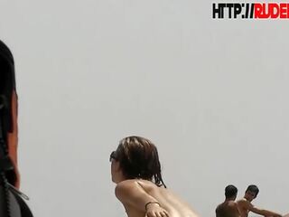 Orang yang menikmati melihat seks pantai tembakan dari amatir orang-orang berjemur matahari telanjang kotor film video