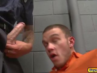 Gevangenis homo kwartet pijpen en anaal neuken
