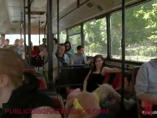 Bondáž blondýnka anální v prdeli v veřejné autobus plný na cizinci
