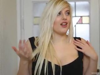 Ellie roe buclatý angličtina kuřátko v a smashing těsný šaty - blondýnka pohlaví klip