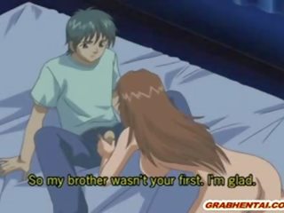 Slutty manga mudel koolitüdruk koos tohutu tissid saab assfucked poolt tema vennad boyfrien