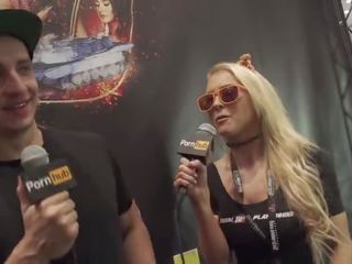 Avn 2016 alix lynx এবং নিকি delano interviews