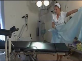 First-rate sjuksköterska i solbränna nylonstrumpor och klackar i sjukhus - dorcel