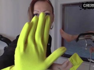 Exreme fisting whit žlutá rukavice